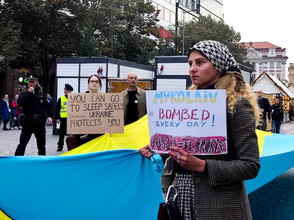 Stovky lidí se v Praze vydaly na pochod za jednotnou Evropu. Je podle nich cestou z krize