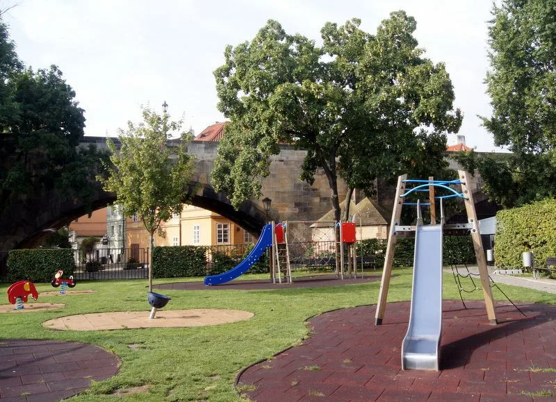 Praha 1 nově měří kvalitu ovzduší na vybraných dětských hřištích