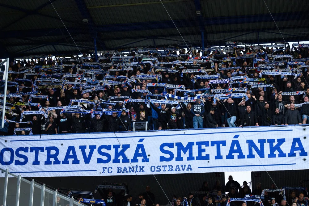 Baníkovci míří do Prahy. V pohotovosti jsou stovky policistů