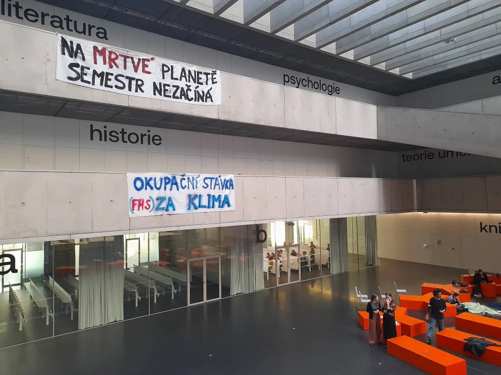 Protest na Fakultě humanitních studií.