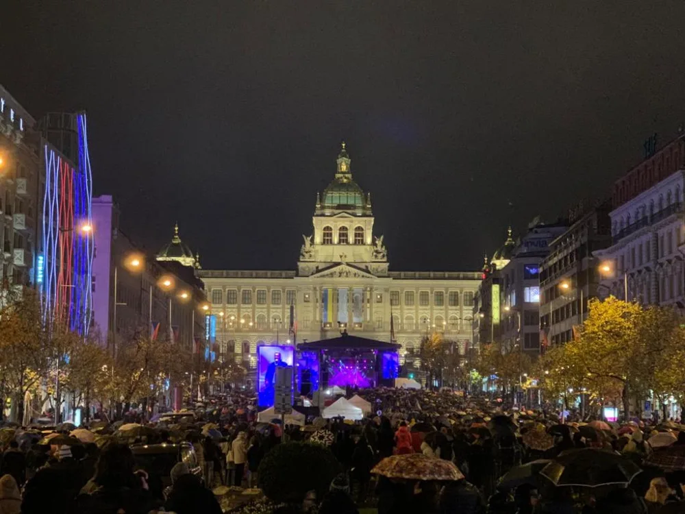 Na Václavském náměstí se sešly tisíce lidí