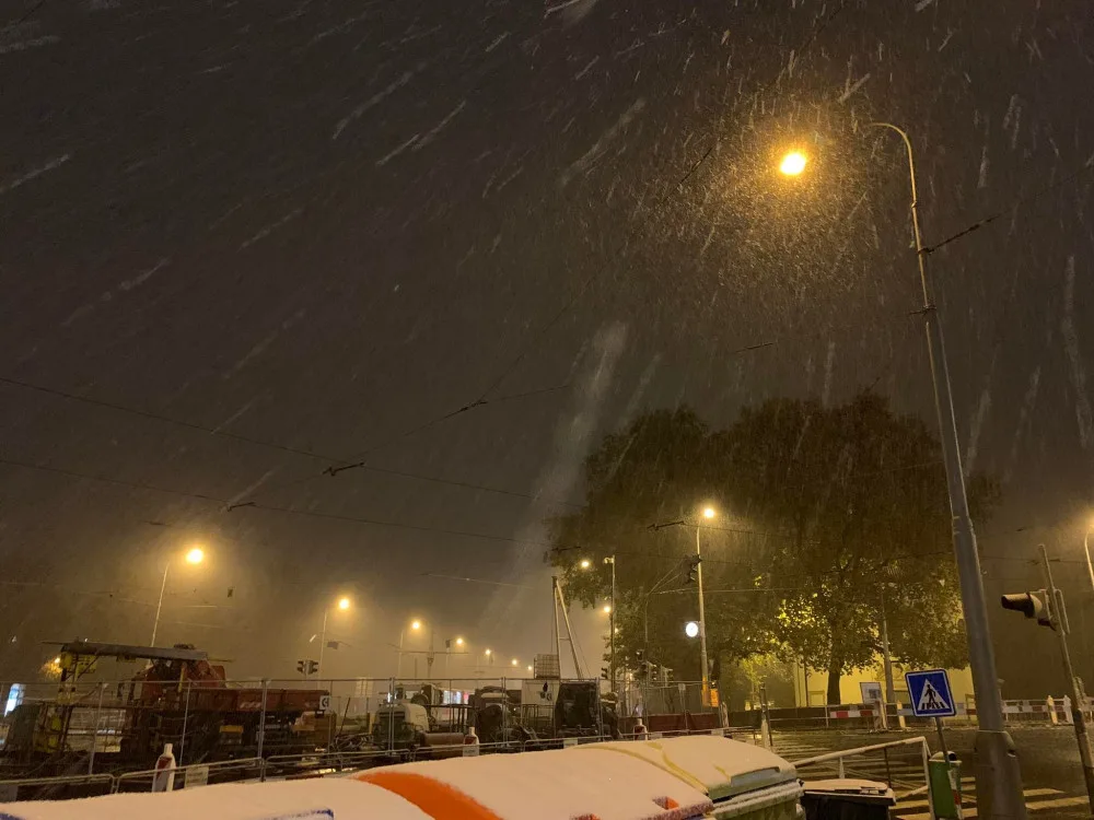 Do Prahy dorazil první sníh. Dlouho ale nevydrží