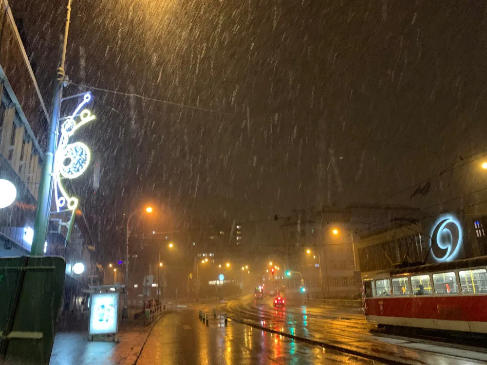 Do Prahy dorazil první sníh. Dlouho ale nevydrží