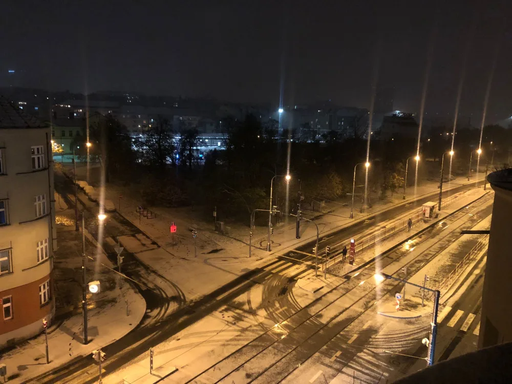 Do Prahy dorazil první sníh. Dlouho ale nevydrží