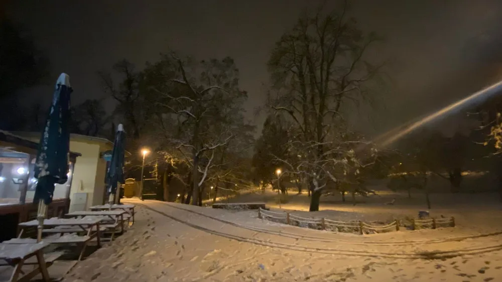 Do Prahy dorazil první sníh. Dlouho ale nevydrží