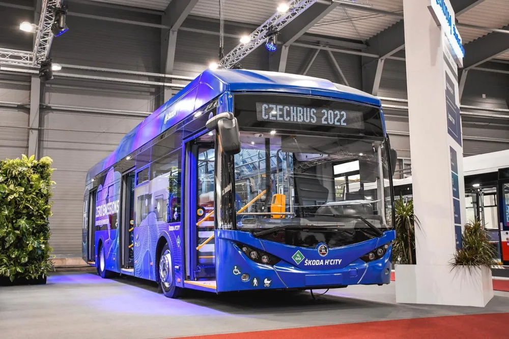 Po Praze bude jezdit první vodíkový autobus. Dva roky ho budou testovat