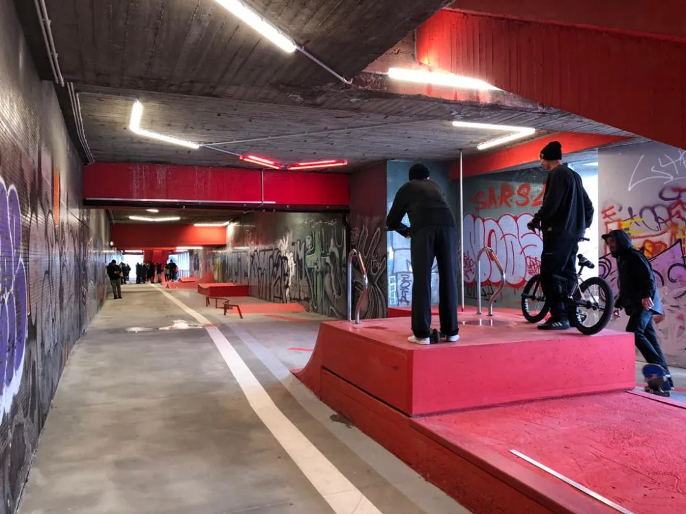 Podchod využijí jezdci na skateboardech, koloběžkách i bmx kolech.