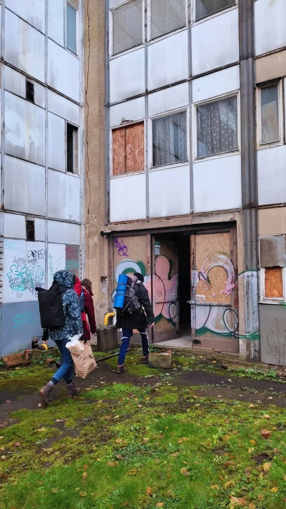 Squatteři obsadili dům v Praze. Chtějí zůstat co nejdéle