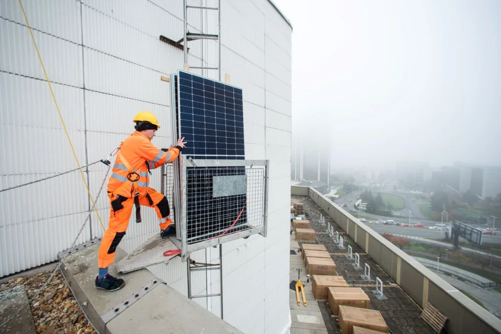 Kongresové centrum bude mít na střeše největší solární elektrárnu v Praze. Ušetří přes pět milionů