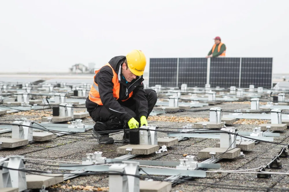 Kongresové centrum bude mít na střeše největší solární elektrárnu v Praze. Ušetří přes pět milionů