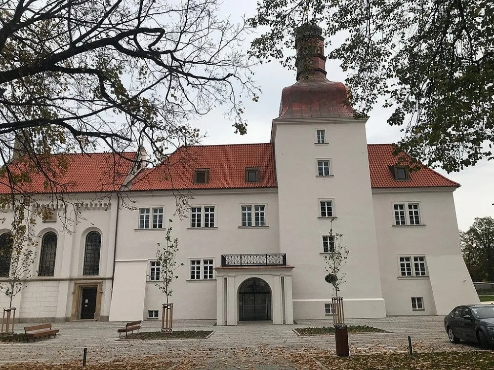 Zámek Dolní Břežany