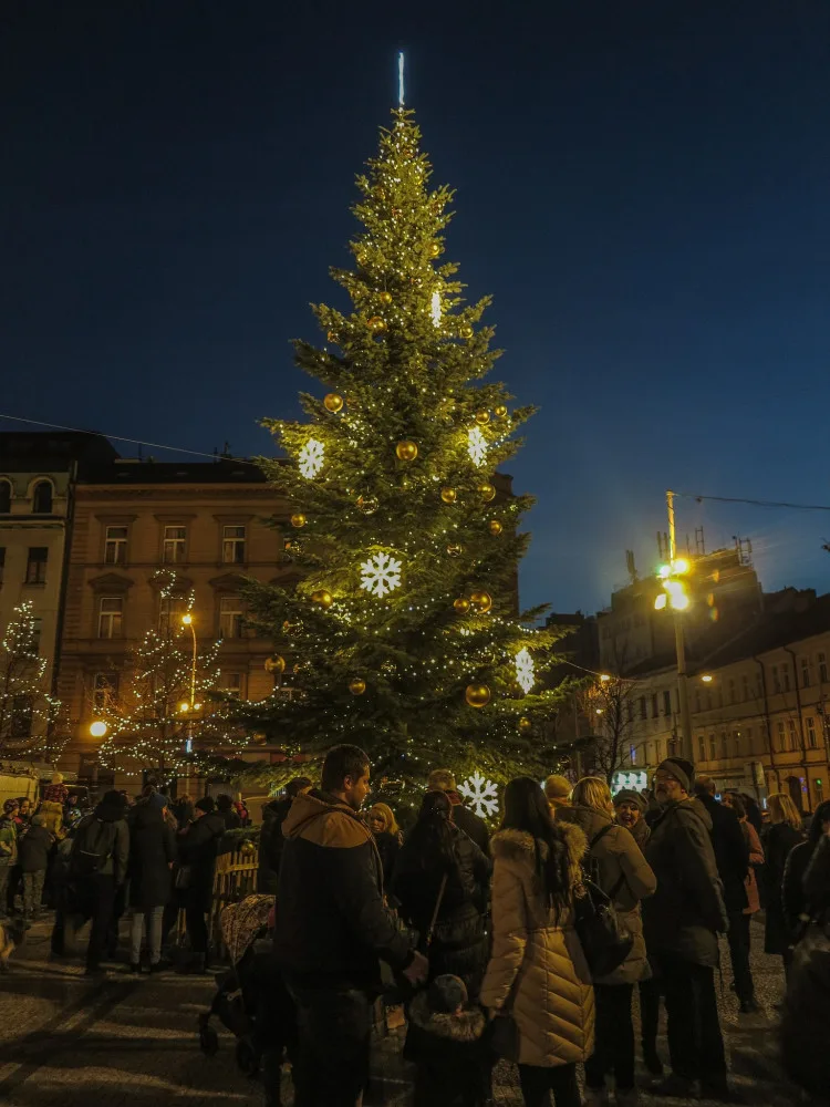VÁNOCE NA PĚTCE: Bruslení zdarma na Smíchově nebo trhy u metra Anděl