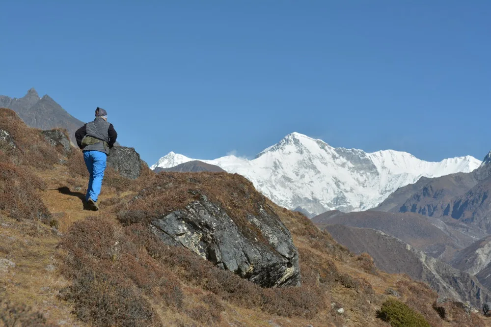 SAMA V NEPÁLU: Výš, skokem nad čtyři tisíce metrů a Cho Oyu střídá Mount Everest