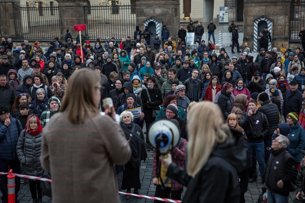 Demonstraci u Pražského hradu organizoval spolek i v dubnu 2022