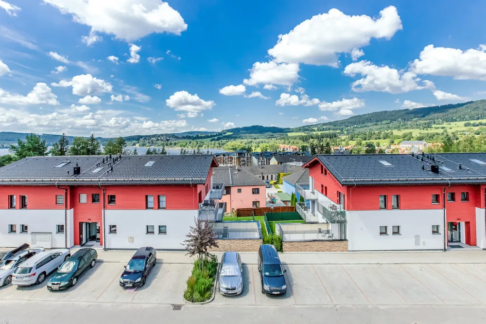 Korzo Lipno láká na apartmány nedaleko sjezdovky i pláže. Nabízí zázemí nejen pro rodiny s dětmi