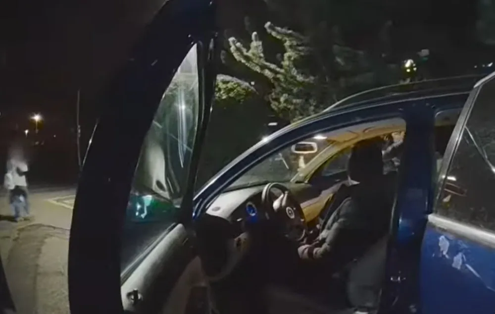 VIDEO: Strážníci zastavili opilého řidiče. Nestihl se vyměnit se spolujezdcem