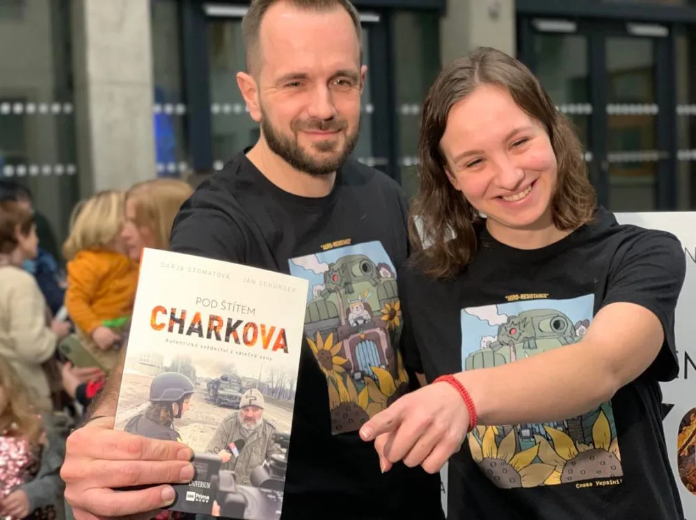 Válečná reportérka Darja Stomatová pokřtila knihu Pod štítem Charkova