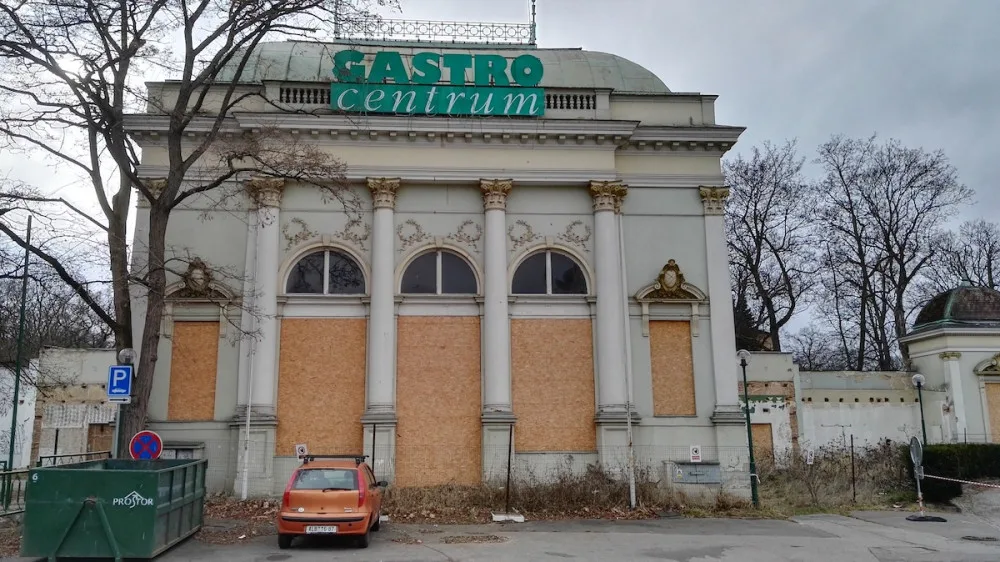 Bohemia před rekonstrukcí.