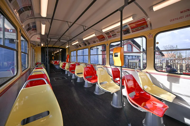 V Praze dnes cestující poprvé sveze tramvaj Tatra K2. Bude součástí historické linky