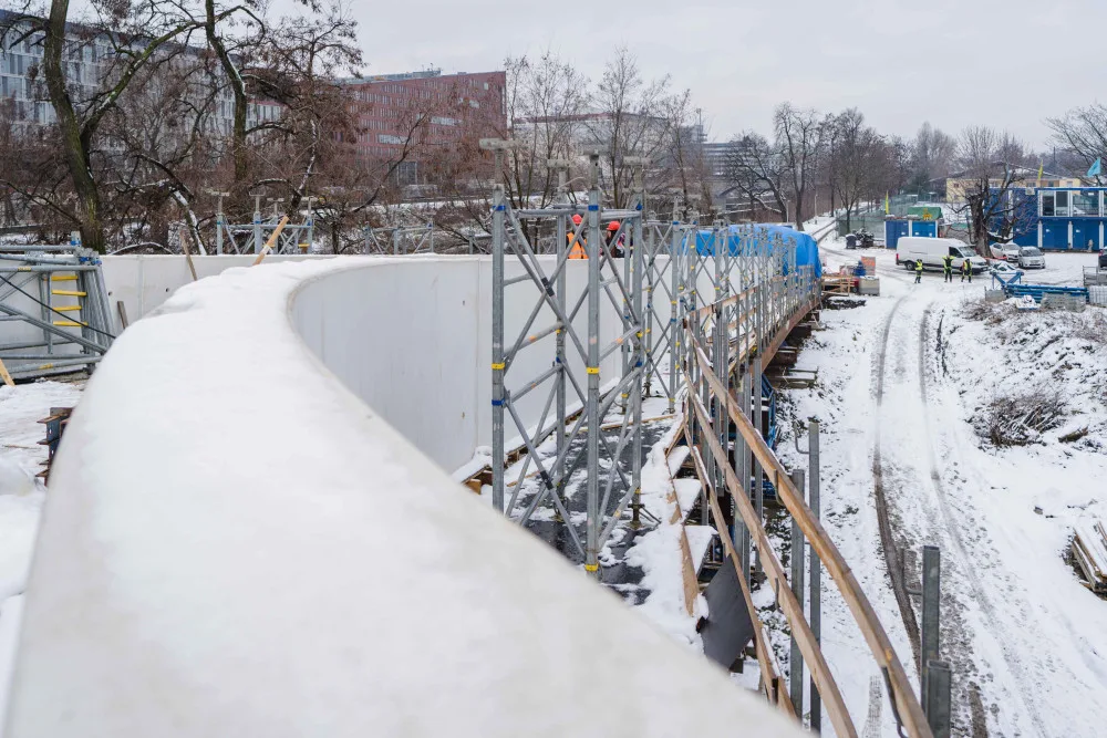 Štvanická lávka vydrží dvě stě let a při povodních se zvedne, popisuje její architekt