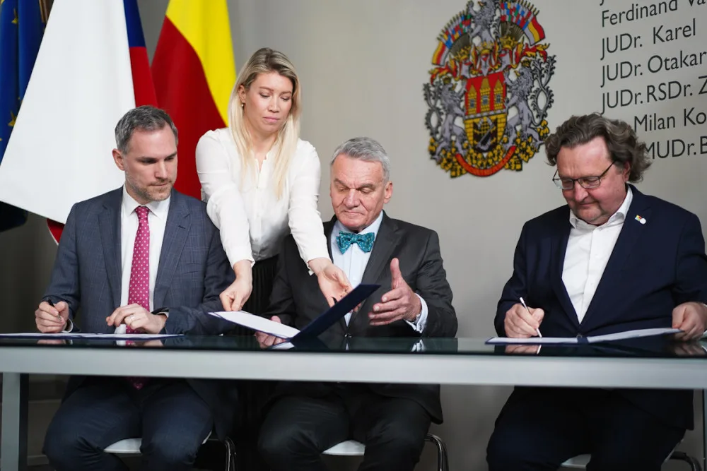 VIDEO: Nové vedení Prahy podepsalo koaliční smlouvu. Primátorem bude Svoboda
