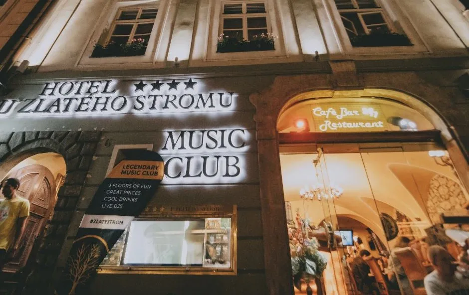 Městský soud v Praze snížil hoteliérovi Bauerovi trest za podplácení zastupitelů
