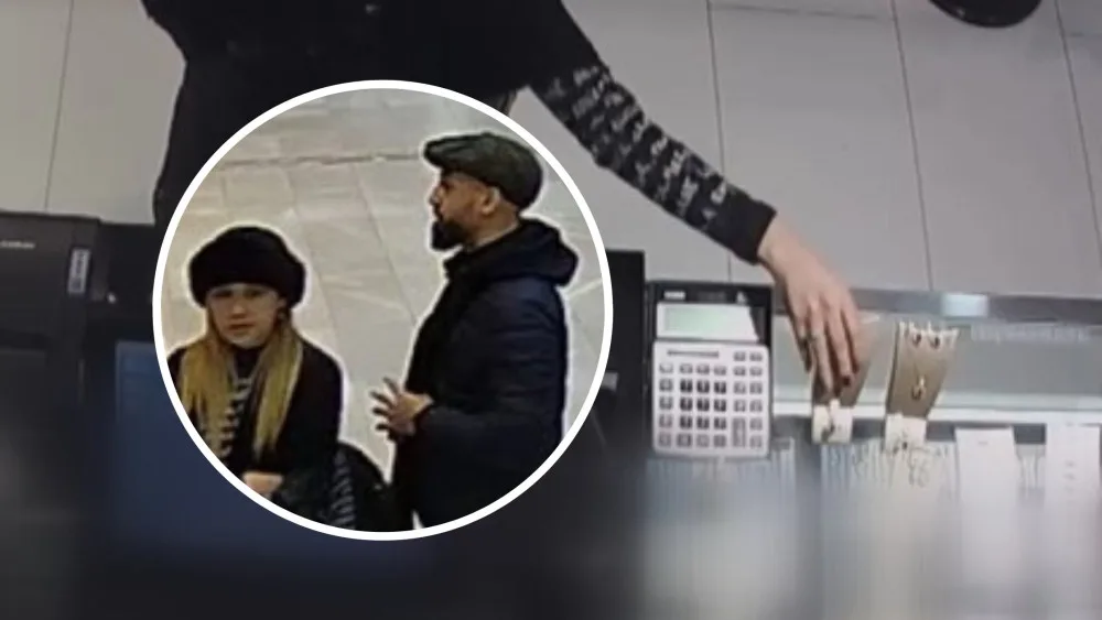 VIDEO: Dvojice kradla šperky. Muž zabavil prodavačku, žena strčila klenoty do kabelky