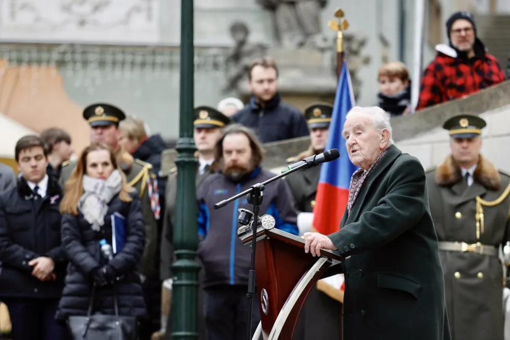 Lidé se sešli v Nerudově ulici. Připomněli si pochod studentů na Hrad