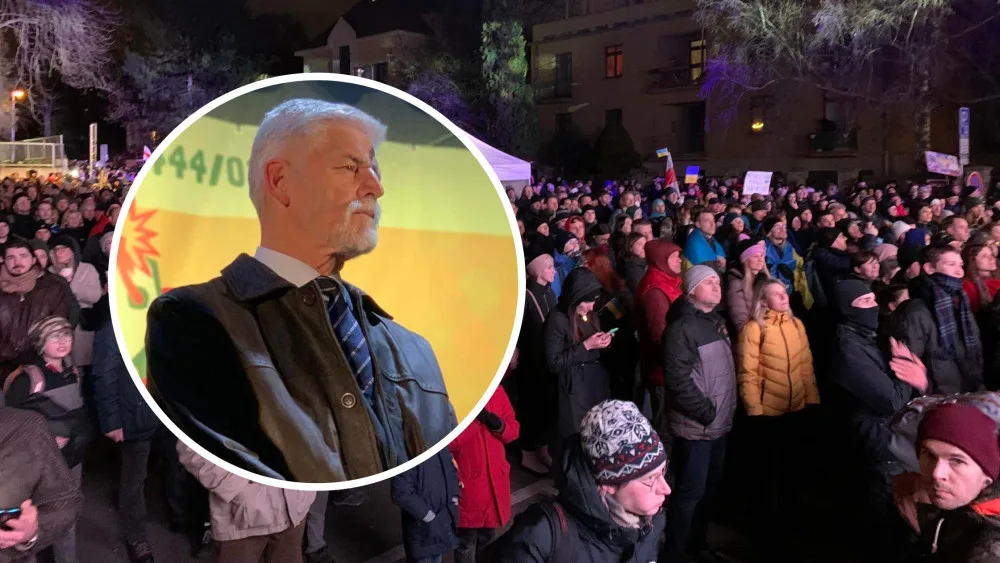 VIDEO: Tisíce lidí šly pochodem z Letné k ukrajinské ambasádě. Promluvil k nim Pavel