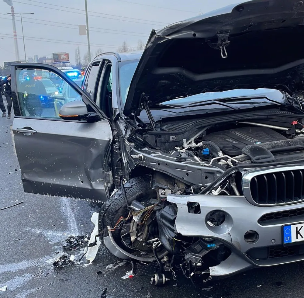Cizinec způsobil nehodu.