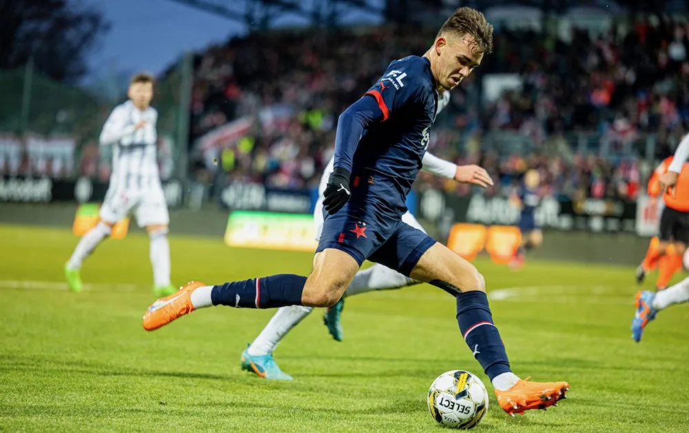 Fotbalisté Slavie překvapivě prohráli v Českých Budějovicích a vedou ligu o bod
