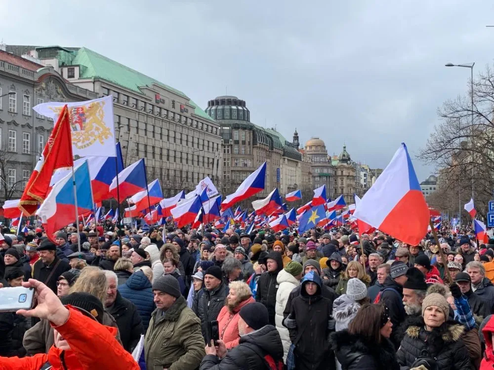 VIDEO: V centru Prahy probíhá demonstrace Česko proti bídě
