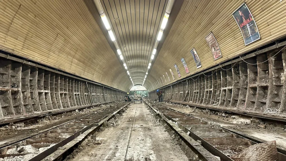 U metra Jiřího z Poděbrad už nebudou přístřešky. Dopravnímu podniku to prodraží údržbu o milion
