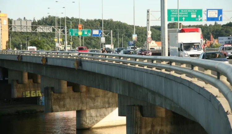 Praha dostane od státu půl miliardy korun na opravu komunikací