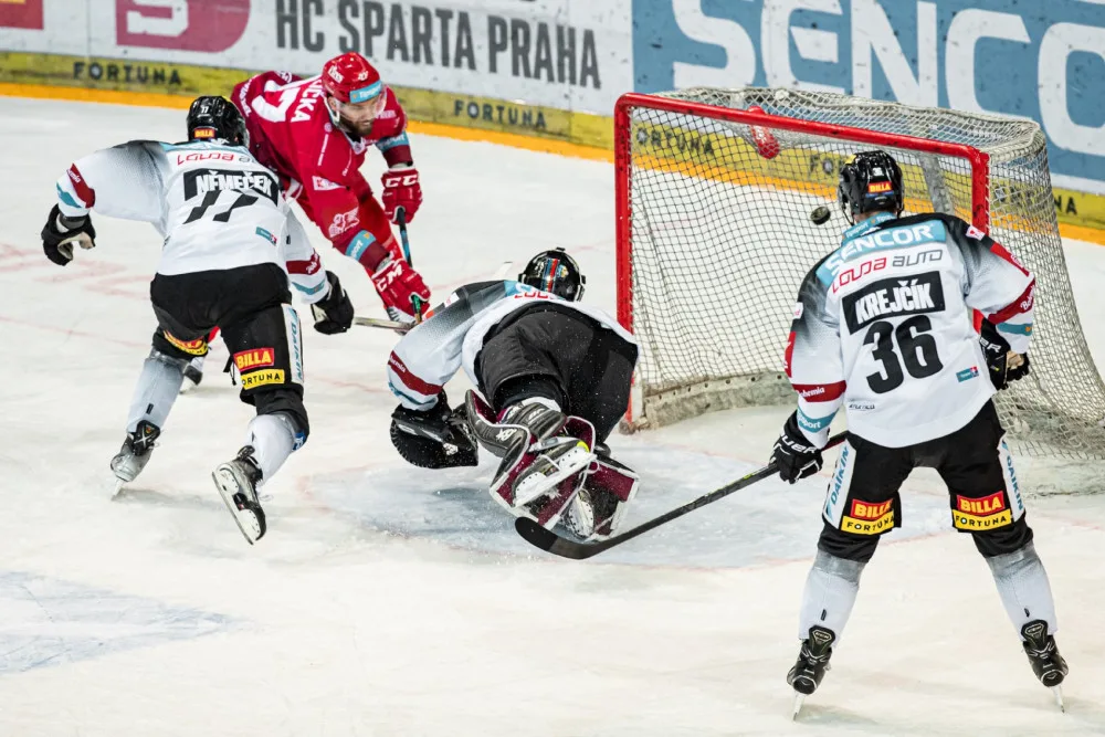 Hokejisté Třince porazili Spartu 3:0 a na zápasy vedou 3:2