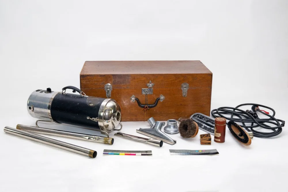Vysavač Elektrostar z roku 1931.