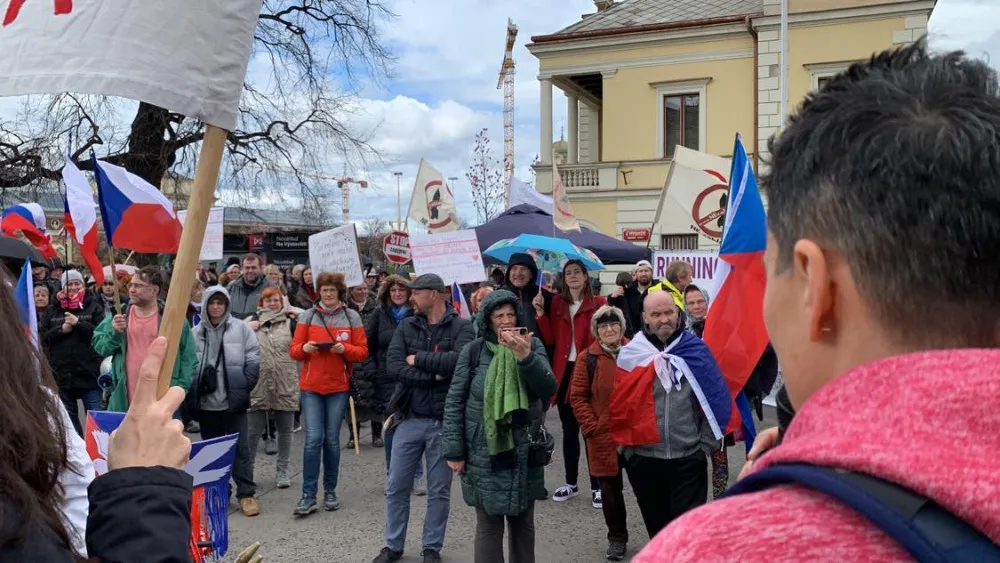 VIDEO: „Chcimíři“ táhnou Prahou. Chceme nenávist prostě nějak zlikvidovat, vyzývají