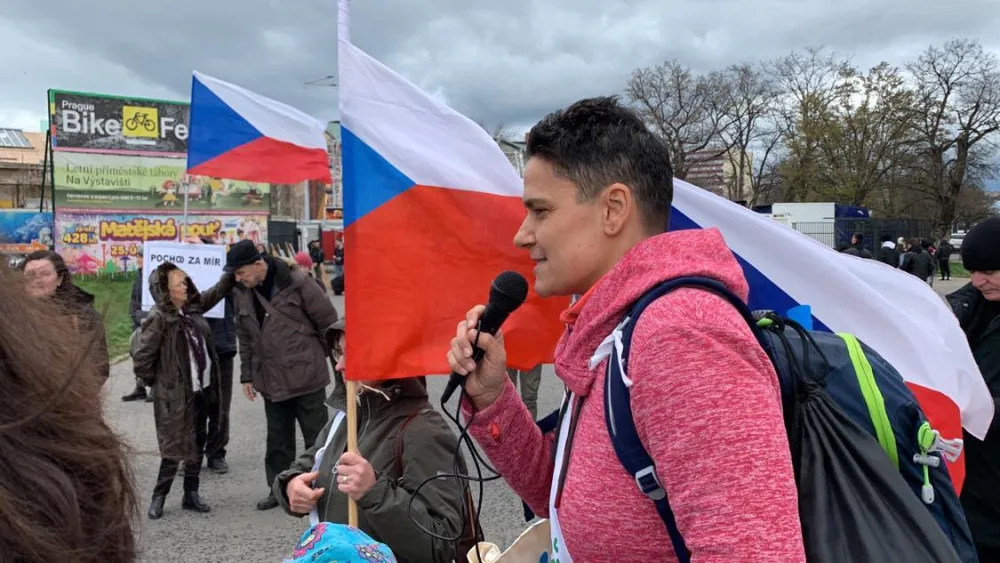 VIDEO: „Chcimíři“ táhnou Prahou. Chceme nenávist prostě nějak zlikvidovat, vyzývají