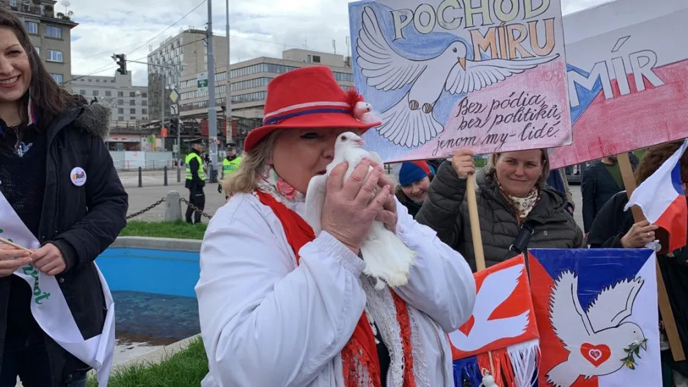 VIDEO: „Chcimíři“ táhnou Prahou. Chceme nenávist prostě nějak zlikvidovat, vyzývají