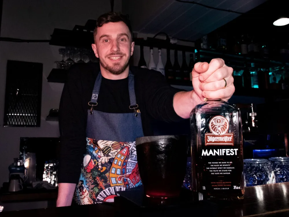 Menu postavíme na tématech divadelní hry, říká barman Peter Plieštik
