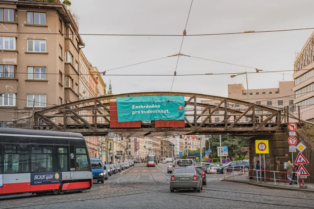O víkendu snesou železniční most u Výstaviště, práce omezí dopravu