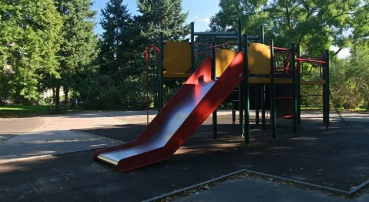 Park na Vinohradech se přejmenuje podle Ruth Bondy. Přežila Osvětim a šířila českou kulturu