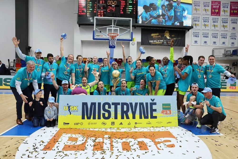 Basketbalistky USK Praha vybojovaly rekordní sedmnáctý titul v české lize