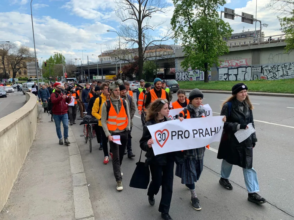 POLITICKÁ KORIDA: Mají mít aktivisté možnost blokovat dopravu v Praze? Odpovídají zastupitelé