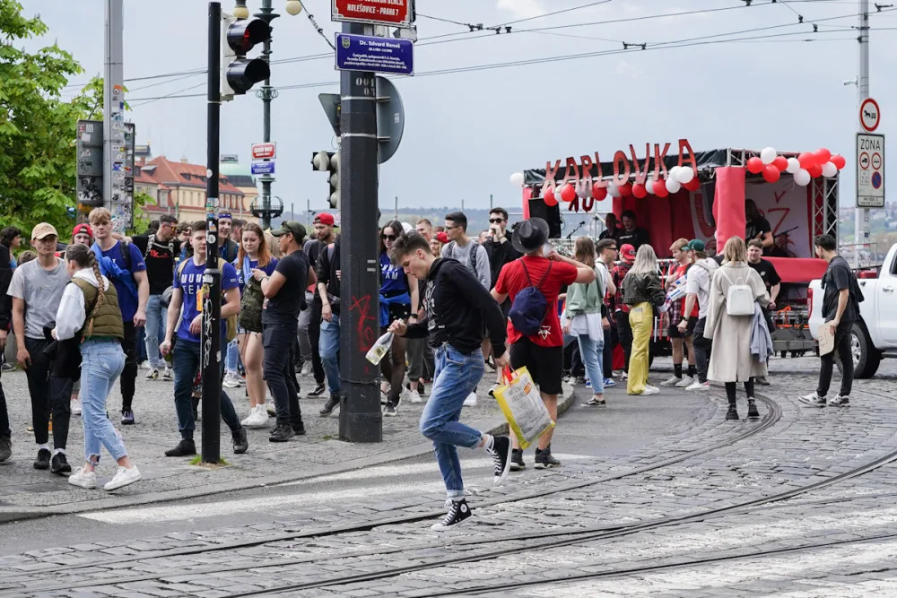 VIDEO: Prahou prošel Majálesový průvod, vyvrcholí festivalem v Letňanech