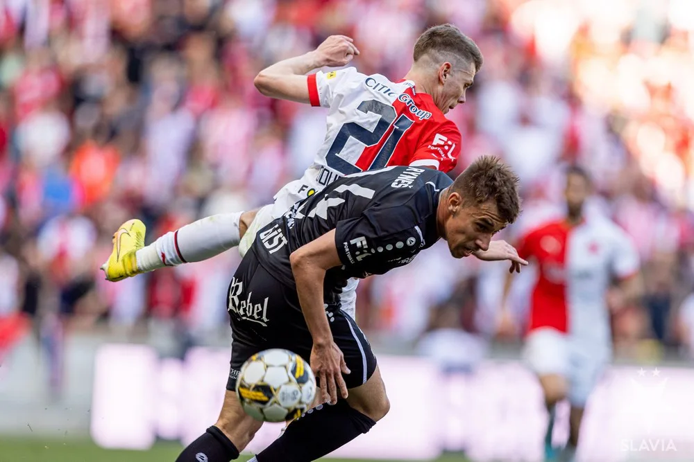 Slavia doma jen remizovala.