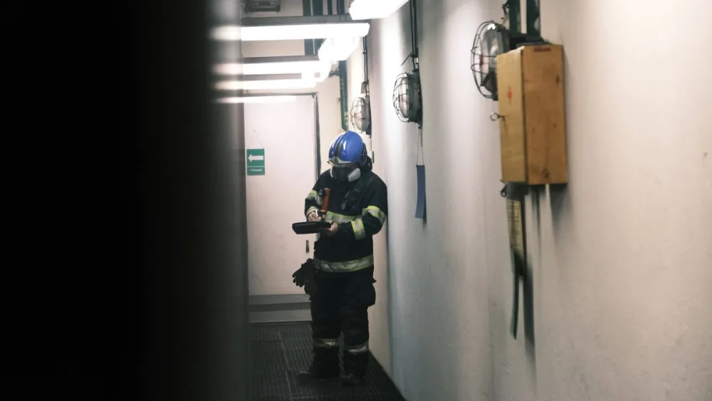 VIDEO: Hasiči zasahovali u požáru v Národním divadle. Hořelo kvůli technické závadě