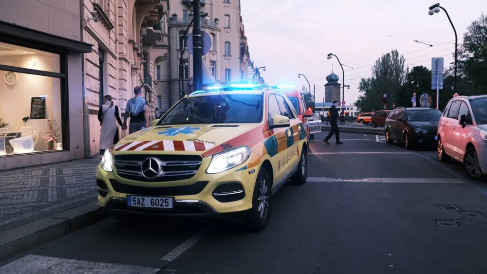 VIDEO: Hasiči zasahovali u požáru v Národním divadle. Hořelo kvůli technické závadě