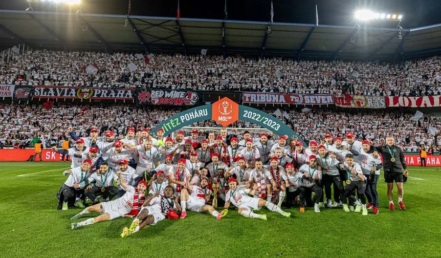 Slavie opanovala finále poháru a bere vítězství na hřišti i v hledišti