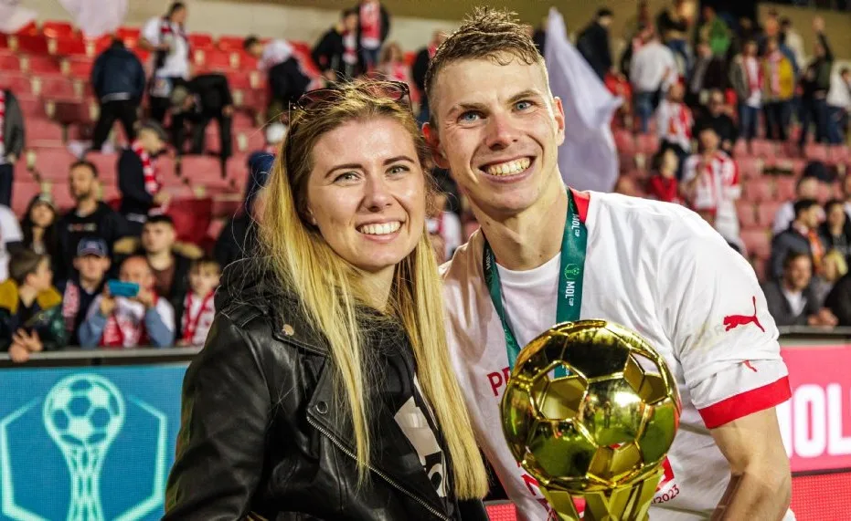 Jsem emoční magor, hodně to prožívám, říká po finálovém derby Douděra, který ho rozhodl